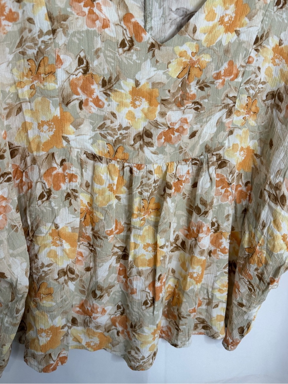 3/$20 ANDREE BY UNIT Floral V-Neck Elbow Sleeve Blouse Size Medium - Picture 6 of 6